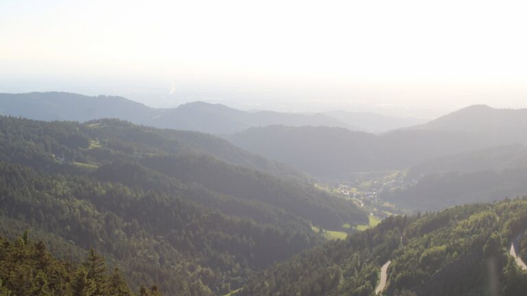 Dieses Bild zeigt eine Webcam-Aufnahme vom Achertal, aufgenommen am Freitag, den 30.05.2025 um 19:50 Uhr. Die Temperatur betrug 22.2°C.