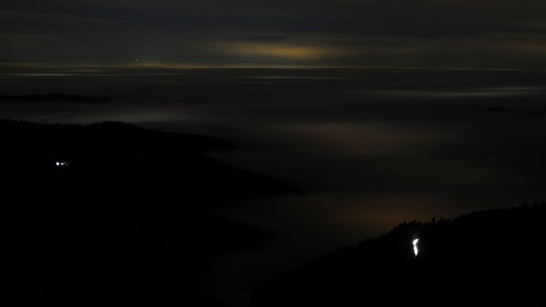 Dieses Bild zeigt eine Webcam-Aufnahme vom Achertal, aufgenommen am Montag, den 22.12.2025 um 05:30 Uhr. Die Temperatur betrug 7.5°C.