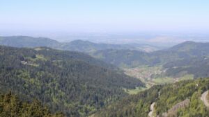 Dieses Bild zeigt eine Webcam-Aufnahme vom Achertal, aufgenommen am Donnerstag, den 30.04.2026 um 12:10 Uhr. Die Temperatur betrug 7.8°C.