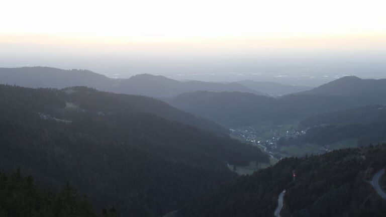 Dieses Bild zeigt eine Webcam-Aufnahme vom Achertal, aufgenommen am Donnerstag, den 12.03.2026 um 18:40 Uhr. Die Temperatur betrug 4.3°C.