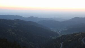 Dieses Bild zeigt eine Webcam-Aufnahme vom Achertal, aufgenommen am Mittwoch, den 22.04.2026 um 20:50 Uhr. Die Temperatur betrug 6.6°C.