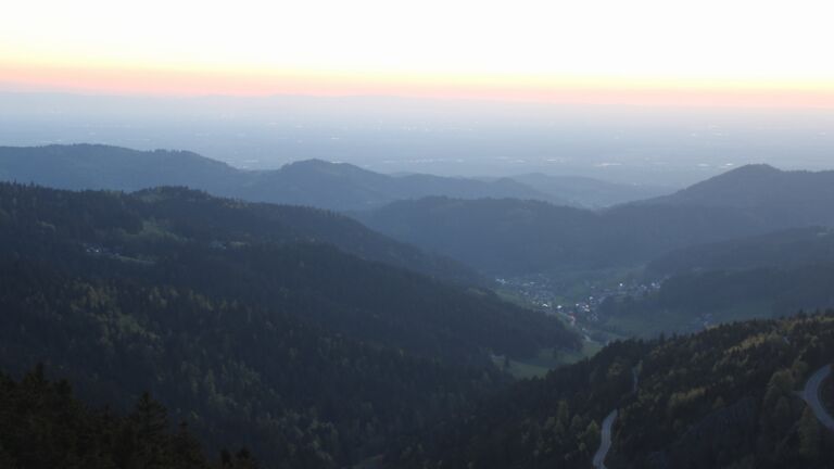 Dieses Bild zeigt eine Webcam-Aufnahme vom Achertal, aufgenommen am Mittwoch, den 22.04.2026 um 20:50 Uhr. Die Temperatur betrug 6.6°C.