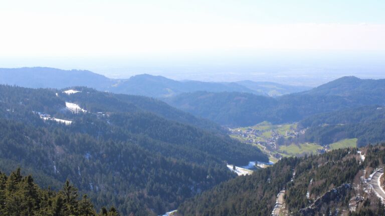 Dieses Bild zeigt eine Webcam-Aufnahme vom Achertal, aufgenommen am Donnerstag, den 02.04.2026 um 16:40 Uhr. Die Temperatur betrug 6.8°C.