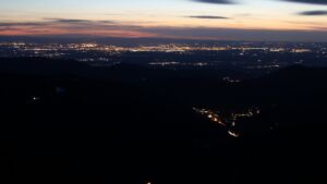 Dieses Bild zeigt eine Webcam-Aufnahme vom Achertal, aufgenommen am Samstag, den 04.04.2026 um 21:00 Uhr. Die Temperatur betrug 7.5°C.