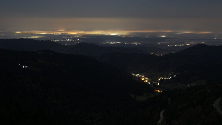 Dieses Bild zeigt eine Webcam-Aufnahme vom Achertal, aufgenommen am Sonntag, den 12.10.2025 um 05:50 Uhr. Die Temperatur betrug 5.8°C.