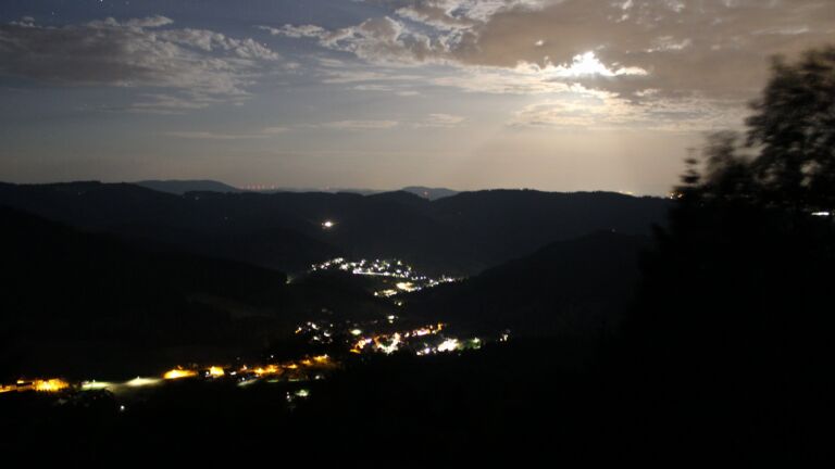 Dieses Bild zeigt eine Webcam-Aufnahme vom Achertal, aufgenommen am Mittwoch, den 24.06.2026 um 00:30 Uhr. Die Temperatur betrug 24.4°C.