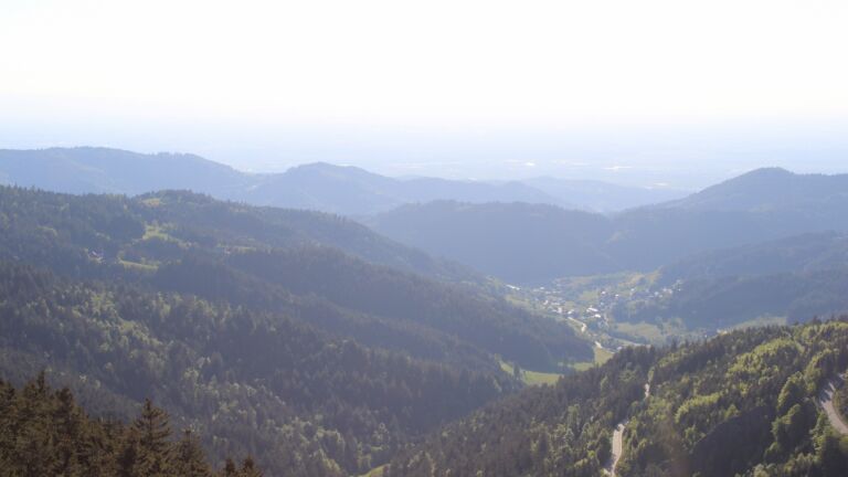 Dieses Bild zeigt eine Webcam-Aufnahme vom Achertal, aufgenommen am Samstag, den 10.05.2025 um 19:00 Uhr. Die Temperatur betrug 13.7°C.