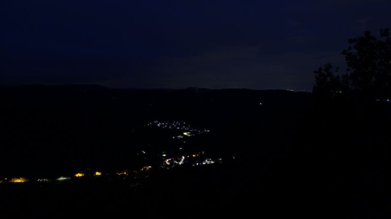 Dieses Bild zeigt eine Webcam-Aufnahme vom Achertal, aufgenommen am Freitag, den 21.08.2026 um 05:20 Uhr. Die Temperatur betrug 15.8°C.