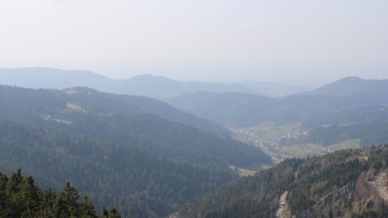 Dieses Bild zeigt eine Webcam-Aufnahme vom Achertal, aufgenommen am Montag, den 09.03.2026 um 14:10 Uhr. Die Temperatur betrug 10.6°C.