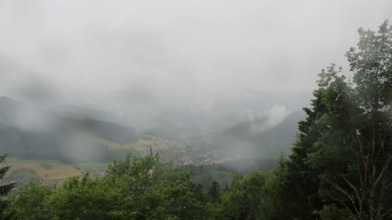 Dieses Bild zeigt eine Webcam-Aufnahme vom Achertal, aufgenommen am Sonntag, den 31.05.2026 um 16:20 Uhr. Die Temperatur betrug 15.6°C.