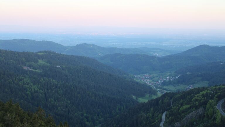 Dieses Bild zeigt eine Webcam-Aufnahme vom Achertal, aufgenommen am Mittwoch, den 07.05.2025 um 06:10 Uhr. Die Temperatur betrug 3.4°C.