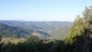 Dieses Bild zeigt eine Webcam-Aufnahme vom Achertal, aufgenommen am Dienstag, den 28.07.2026 um 07:30 Uhr. Die Temperatur betrug 16.5°C.