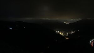 Dieses Bild zeigt eine Webcam-Aufnahme vom Achertal, aufgenommen am Mittwoch, den 26.11.2025 um 21:30 Uhr. Die Temperatur betrug -2.7°C.