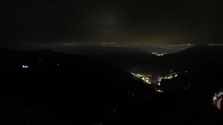 Dieses Bild zeigt eine Webcam-Aufnahme vom Achertal, aufgenommen am Mittwoch, den 26.11.2025 um 21:30 Uhr. Die Temperatur betrug -2.7°C.