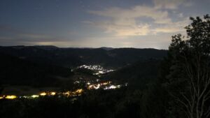 Dieses Bild zeigt eine Webcam-Aufnahme vom Achertal, aufgenommen am Donnerstag, den 06.08.2026 um 02:00 Uhr. Die Temperatur betrug 20.2°C.