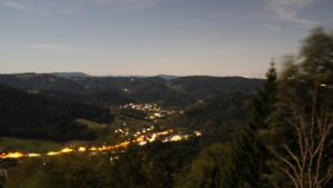 Dieses Bild zeigt eine Webcam-Aufnahme vom Achertal, aufgenommen am Sonntag, den 27.09.2026 um 00:00 Uhr. Die Temperatur betrug 20°C.