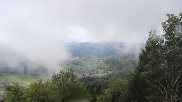 Dieses Bild zeigt eine Webcam-Aufnahme vom Achertal, aufgenommen am Samstag, den 10.10.2026 um 13:00 Uhr. Die Temperatur betrug 9°C.