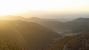 Dieses Bild zeigt eine Webcam-Aufnahme vom Achertal, aufgenommen am Sonntag, den 01.03.2026 um 17:50 Uhr. Die Temperatur betrug 7.8°C.