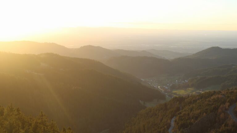 Dieses Bild zeigt eine Webcam-Aufnahme vom Achertal, aufgenommen am Sonntag, den 01.03.2026 um 17:50 Uhr. Die Temperatur betrug 7.8°C.