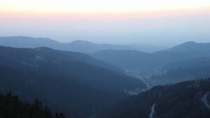 Dieses Bild zeigt eine Webcam-Aufnahme vom Achertal, aufgenommen am Montag, den 23.03.2026 um 19:00 Uhr. Die Temperatur betrug 6°C.