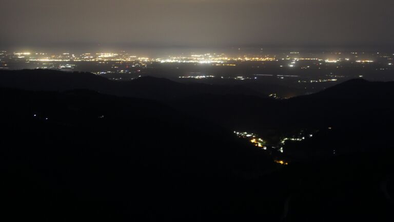 Dieses Bild zeigt eine Webcam-Aufnahme vom Achertal, aufgenommen am Donnerstag, den 26.06.2025 um 03:40 Uhr. Die Temperatur betrug 16°C.