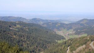 Dieses Bild zeigt eine Webcam-Aufnahme vom Achertal, aufgenommen am Freitag, den 17.04.2026 um 10:00 Uhr. Die Temperatur betrug 12.2°C.