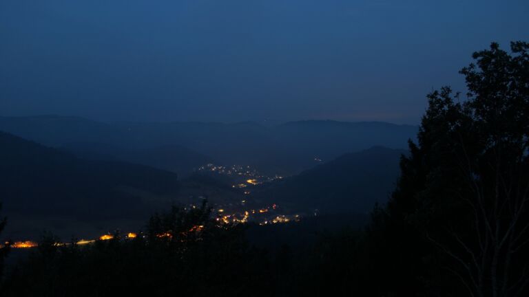 Dieses Bild zeigt eine Webcam-Aufnahme vom Achertal, aufgenommen am Montag, den 17.08.2026 um 05:30 Uhr. Die Temperatur betrug 18.6°C.