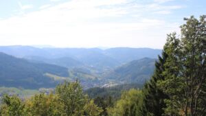 Dieses Bild zeigt eine Webcam-Aufnahme vom Achertal, aufgenommen am Mittwoch, den 30.09.2026 um 14:20 Uhr. Die Temperatur betrug 28.7°C.