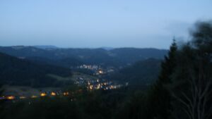 Dieses Bild zeigt eine Webcam-Aufnahme vom Achertal, aufgenommen am Dienstag, den 11.08.2026 um 05:30 Uhr. Die Temperatur betrug 19.7°C.