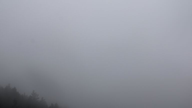 Dieses Bild zeigt eine Webcam-Aufnahme vom Achertal, aufgenommen am Montag, den 27.10.2025 um 11:10 Uhr. Die Temperatur betrug 2.6°C.