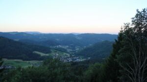 Dieses Bild zeigt eine Webcam-Aufnahme vom Achertal, aufgenommen am Samstag, den 04.07.2026 um 05:50 Uhr. Die Temperatur betrug 15.4°C.