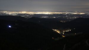 Dieses Bild zeigt eine Webcam-Aufnahme vom Achertal, aufgenommen am Dienstag, den 09.12.2025 um 00:00 Uhr. Die Temperatur betrug 8.4°C.