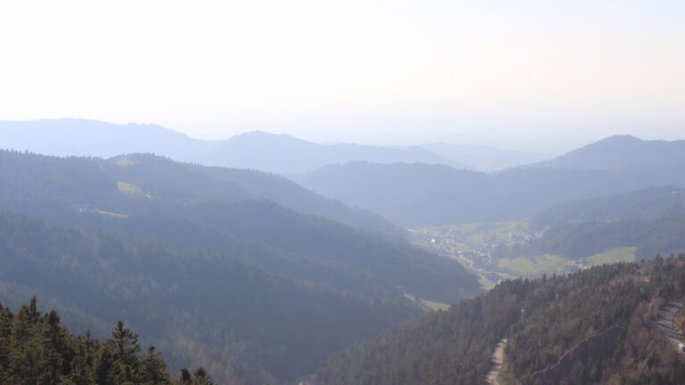 Dieses Bild zeigt eine Webcam-Aufnahme vom Achertal, aufgenommen am Freitag, den 20.03.2026 um 16:30 Uhr. Die Temperatur betrug 9.8°C.