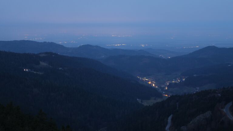 Dieses Bild zeigt eine Webcam-Aufnahme vom Achertal, aufgenommen am Samstag, den 07.03.2026 um 06:20 Uhr. Die Temperatur betrug 9.4°C.