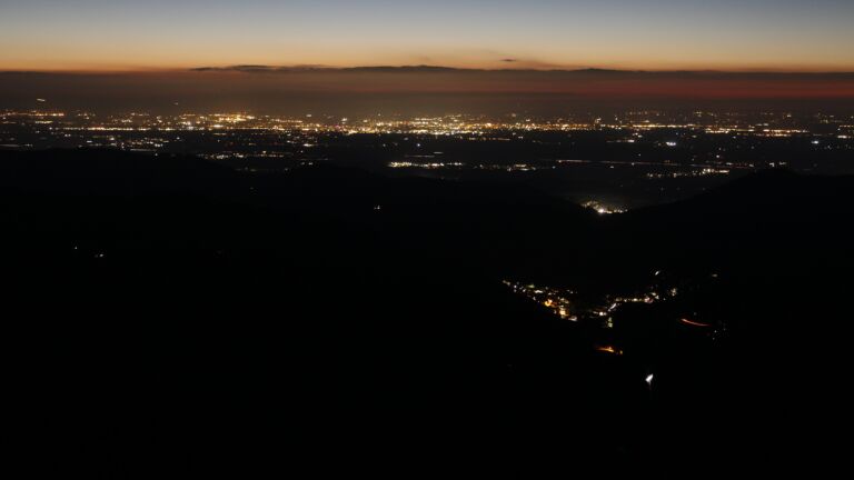 Dieses Bild zeigt eine Webcam-Aufnahme vom Achertal, aufgenommen am Dienstag, den 14.10.2025 um 19:50 Uhr. Die Temperatur betrug 6.8°C.