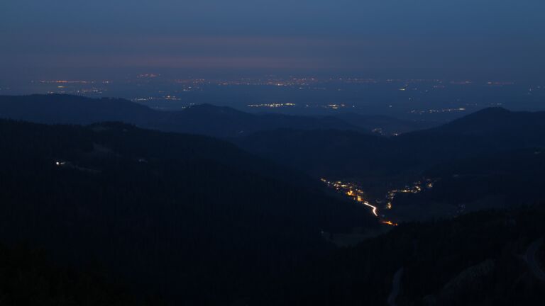 Dieses Bild zeigt eine Webcam-Aufnahme vom Achertal, aufgenommen am Sonntag, den 08.03.2026 um 06:10 Uhr. Die Temperatur betrug 9.5°C.