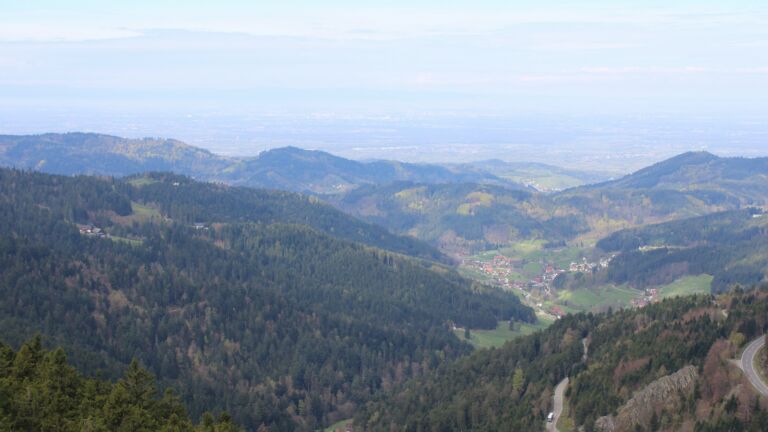 Dieses Bild zeigt eine Webcam-Aufnahme vom Achertal, aufgenommen am Donnerstag, den 16.04.2026 um 11:00 Uhr. Die Temperatur betrug 10.6°C.