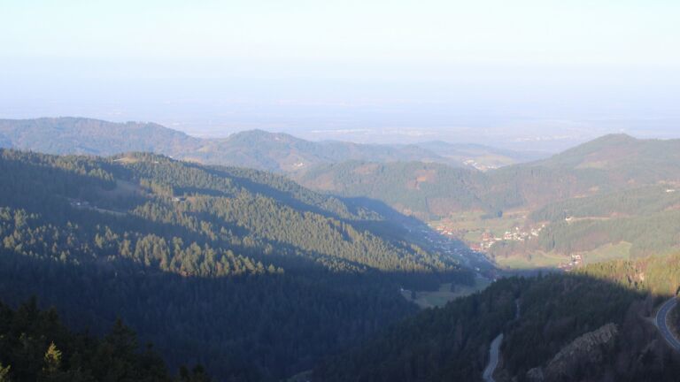 Dieses Bild zeigt eine Webcam-Aufnahme vom Achertal, aufgenommen am Donnerstag, den 05.03.2026 um 08:10 Uhr. Die Temperatur betrug 7.7°C.