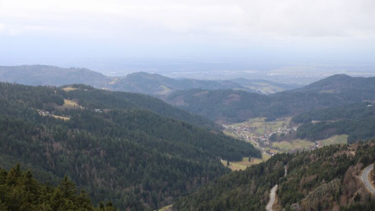 Dieses Bild zeigt eine Webcam-Aufnahme vom Achertal, aufgenommen am Freitag, den 13.02.2026 um 14:50 Uhr. Die Temperatur betrug 3.9°C.