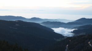 Dieses Bild zeigt eine Webcam-Aufnahme vom Achertal, aufgenommen am Sonntag, den 21.12.2025 um 17:00 Uhr. Die Temperatur betrug 4.7°C.