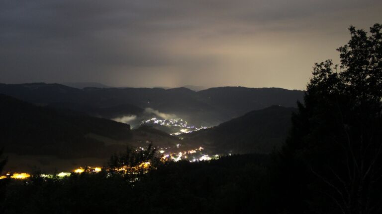 Dieses Bild zeigt eine Webcam-Aufnahme vom Achertal, aufgenommen am Samstag, den 01.08.2026 um 02:30 Uhr. Die Temperatur betrug 18.7°C.