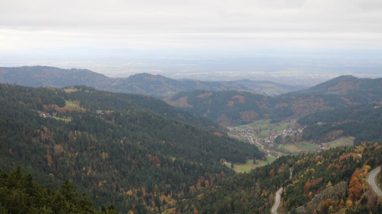 Dieses Bild zeigt eine Webcam-Aufnahme vom Achertal, aufgenommen am Dienstag, den 28.10.2025 um 09:20 Uhr. Die Temperatur betrug 4.2°C.