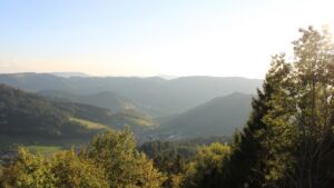 Dieses Bild zeigt eine Webcam-Aufnahme vom Achertal, aufgenommen am Montag, den 05.10.2026 um 18:10 Uhr. Die Temperatur betrug 23.7°C.