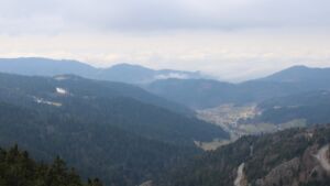 Dieses Bild zeigt eine Webcam-Aufnahme vom Achertal, aufgenommen am Montag, den 09.02.2026 um 13:30 Uhr. Die Temperatur betrug 2.4°C.