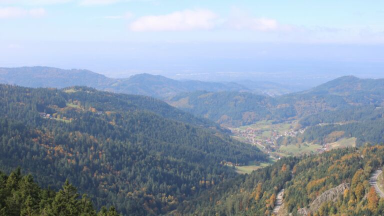 Dieses Bild zeigt eine Webcam-Aufnahme vom Achertal, aufgenommen am Montag, den 13.10.2025 um 12:40 Uhr. Die Temperatur betrug 11.2°C.