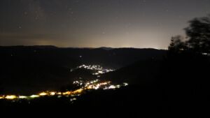 Dieses Bild zeigt eine Webcam-Aufnahme vom Achertal, aufgenommen am Samstag, den 08.08.2026 um 00:00 Uhr. Die Temperatur betrug 18.5°C.