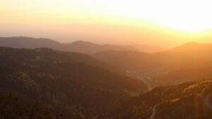 Dieses Bild zeigt eine Webcam-Aufnahme vom Achertal, aufgenommen am Samstag, den 25.04.2026 um 20:20 Uhr. Die Temperatur betrug 12.8°C.