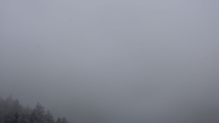 Dieses Bild zeigt eine Webcam-Aufnahme vom Achertal, aufgenommen am Montag, den 17.11.2025 um 09:30 Uhr. Die Temperatur betrug -0.4°C.