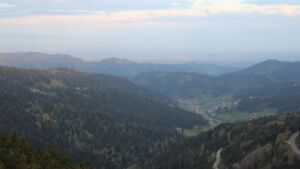 Dieses Bild zeigt eine Webcam-Aufnahme vom Achertal, aufgenommen am Sonntag, den 19.04.2026 um 07:00 Uhr. Die Temperatur betrug 10.4°C.