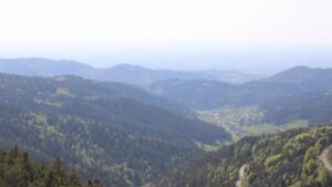 Dieses Bild zeigt eine Webcam-Aufnahme vom Achertal, aufgenommen am Montag, den 27.04.2026 um 17:00 Uhr. Die Temperatur betrug 15.8°C.